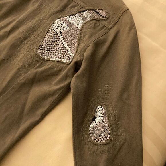 Of Two Minds Cotton Cargo Pocket Utility Shirt Jacket with Sequin Patches. Green - Picture 6 of 9